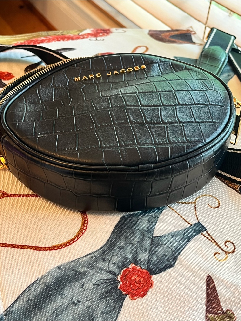 Marc Jacobs Black Rewind Croc-Embossed Oval Crossbody Bag w/Gold Hardware (EUC) - Picture 14 of 14